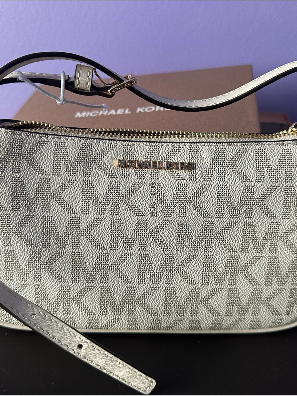 Michael Kors White Signature MD Pouchette Jet